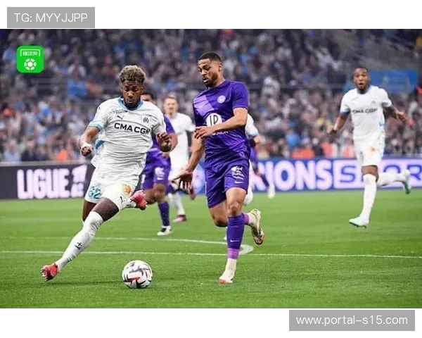 法甲第八轮后马赛领跑 巴黎紧随其后争夺榜首