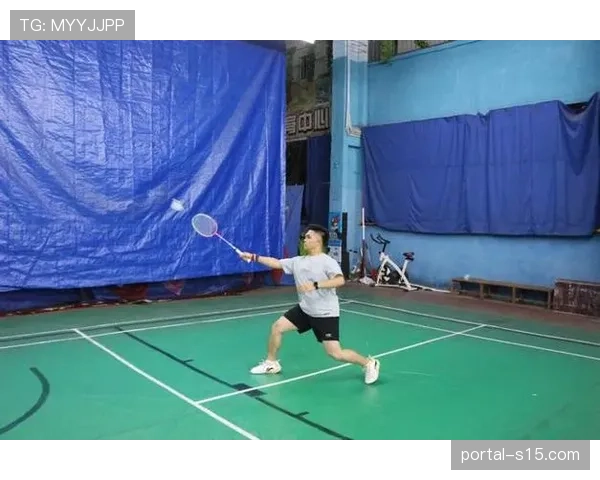 业余选手技术水平提升 高远球扣杀精彩不断 业余选手技术水平提升 高远球扣杀精彩不断