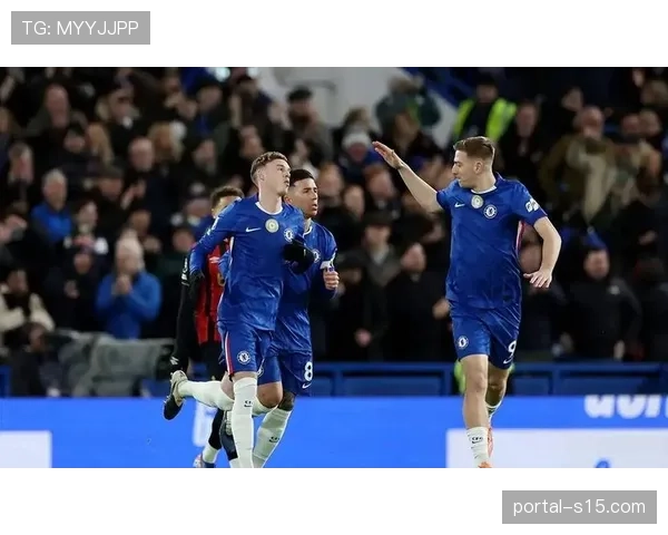 帕尔默漏球助恩佐得分，切尔西终场前扳平曼城