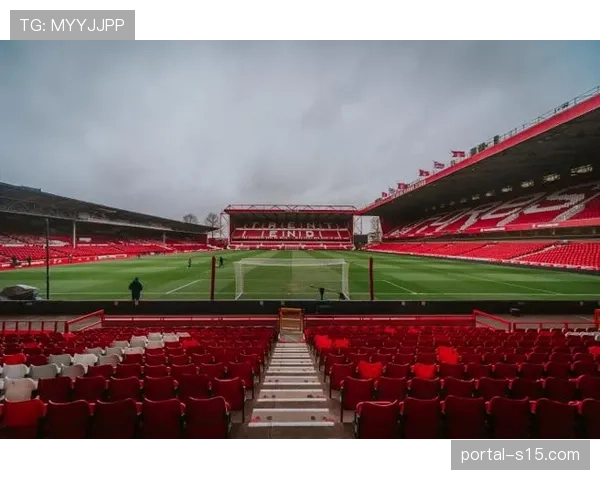 赛后通讯：诺丁汉森林成功保级，城市足球场的庆祝之夜